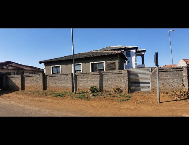 2 BEDROOM FREEHOLD FOR SALE IN VANDERBIJLPARK CE 4